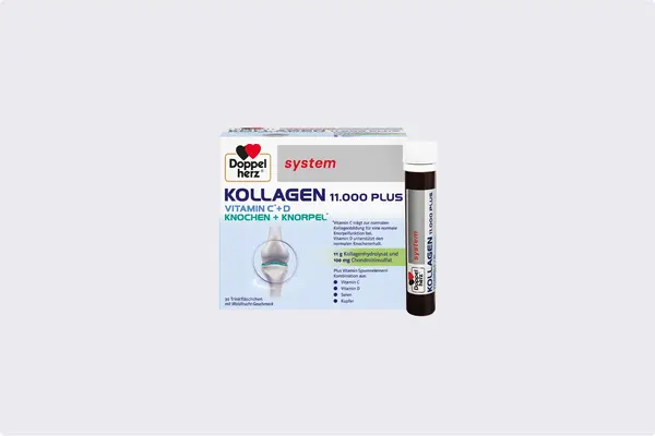 Packung des Produkts „Doppelherz Kollagen 11.000 Plus“ mit Vitaminen C und D, zur Unterstützung von Knochen und Knorpel. Enthält 30 Trinkfläschchen mit Wildfrüchteschmack. Vorderseite zeigt Abbildung eines Gelenks.